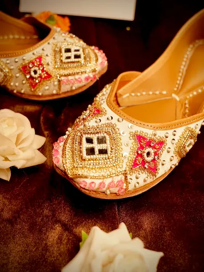 Ivory Pink Punjabi Jutti-1