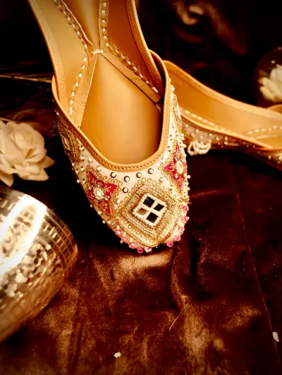 Ivory Pink Punjabi Jutti-3