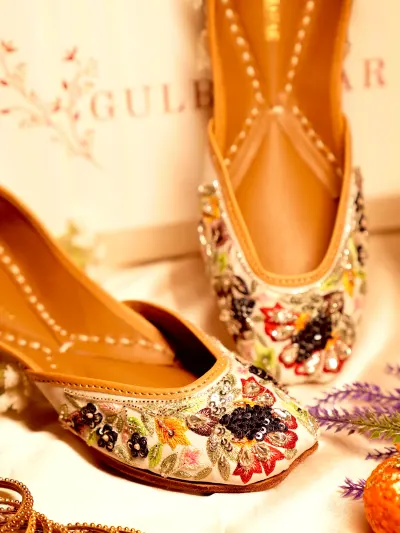 Floral Punjabi Jutti for Women-1