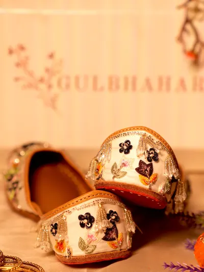 Floral Punjabi Jutti for Women-2