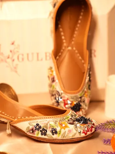 Floral Punjabi Jutti for Women-3
