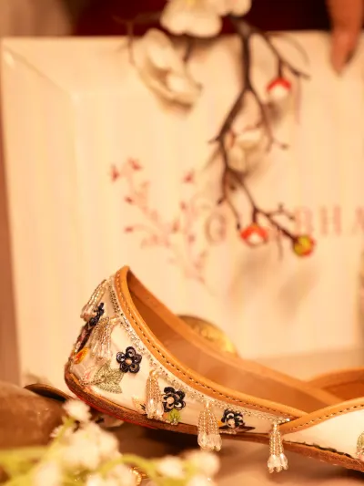 Floral Punjabi Jutti for Women-4