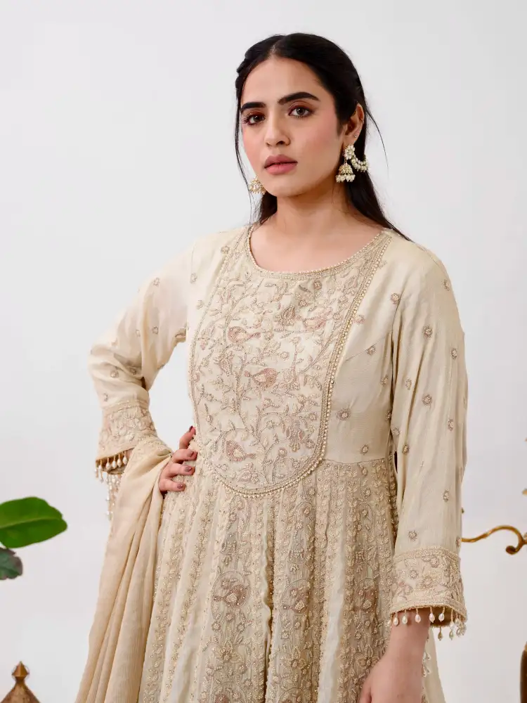Ivory Floral Embroidered Anarkali Suit Set thumbnail 6