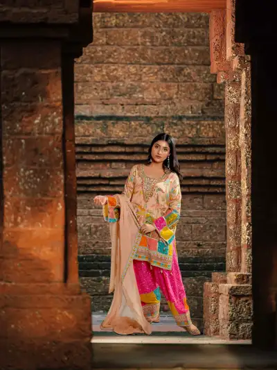 Peach Floral Kurta Set & Pink Farshi Pants - 1