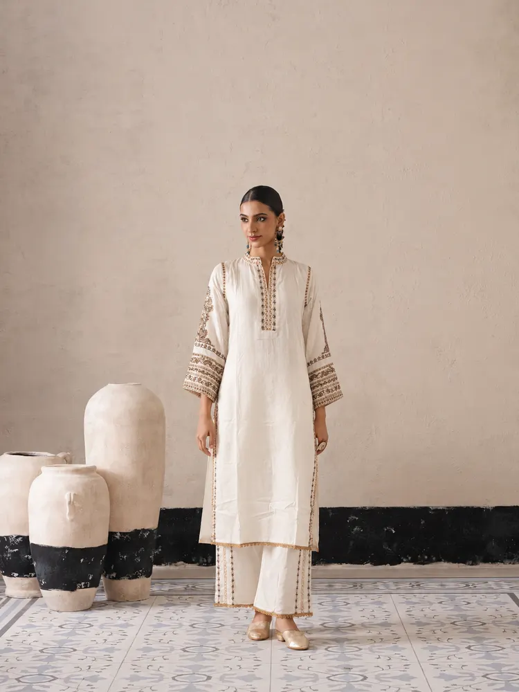 Women Ethnic White Suit-1